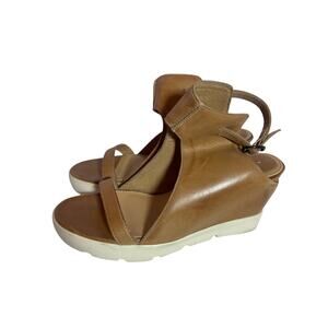 Max Studio Woman’s Tan Leather wedge Sandal Sz 9M